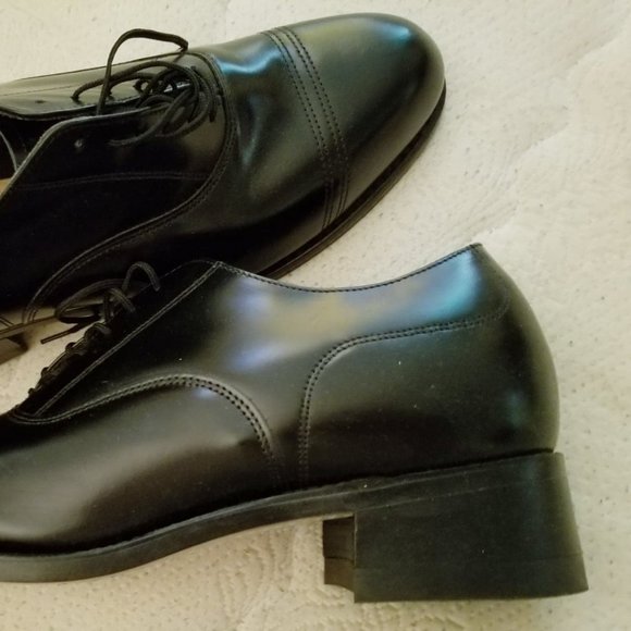 Shoes - Picture 4 of 8